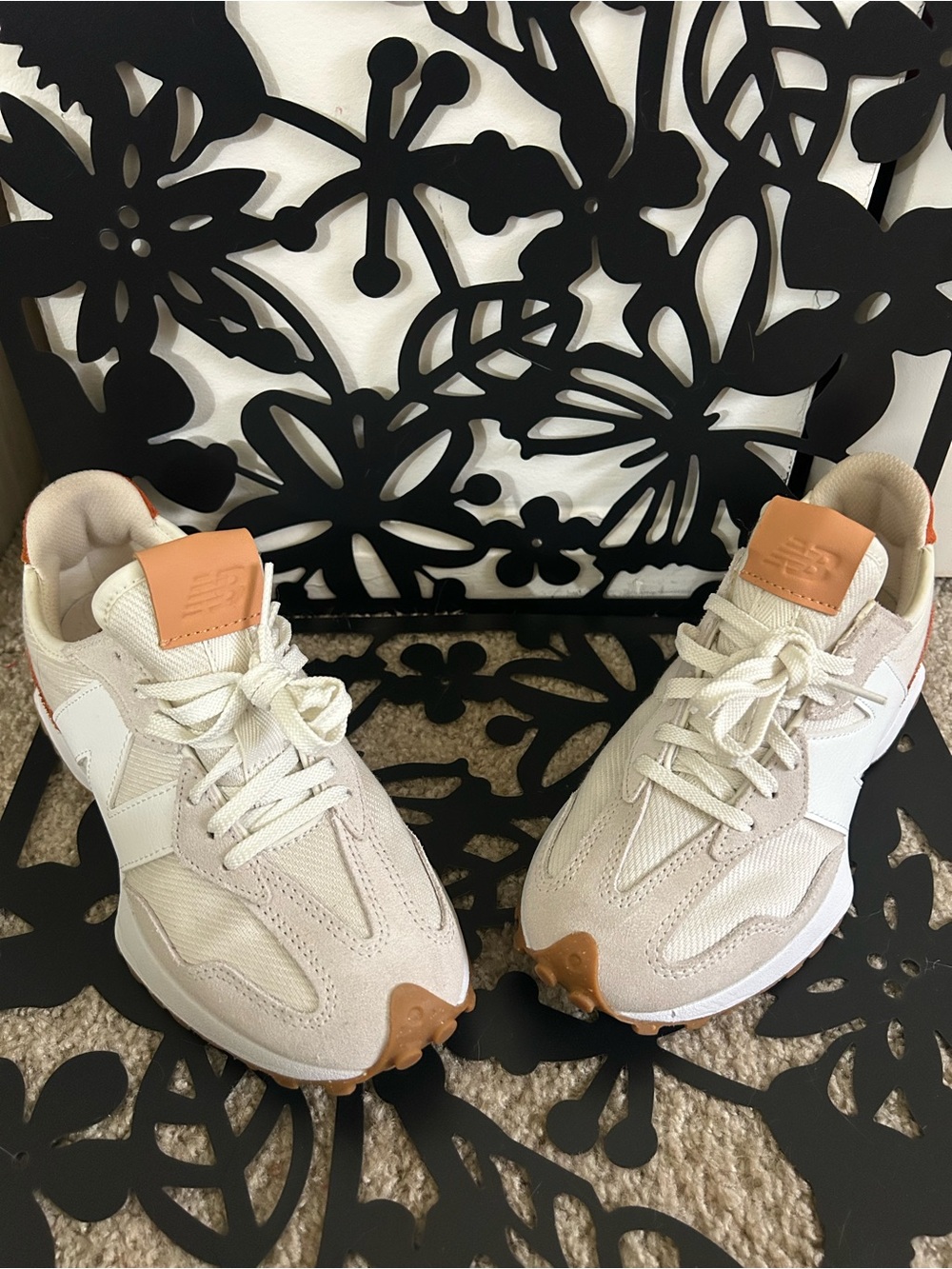 New Balance 327
